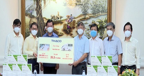 THACO Trường Hải tặng Đồng Nai 5 xe lưu động tiêm vắc xin và nhiều trang thiết bị y tế