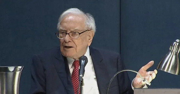 Lời khuyên mới nhất của Warren Buffett năm 2024: Cuộc họp 4 tiếng tóm gọn lại trong 2 lời khuyên từ cực “thấm”, xứng danh...