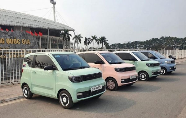 Cổ phiếu một doanh nghiệp bán xe điện tăng trần liên tục sau tin cấm xe xăng ở Hà Nội