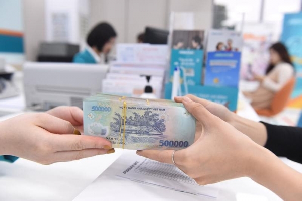 Lãi suất liên ngân hàng bất ngờ tăng lên 13%