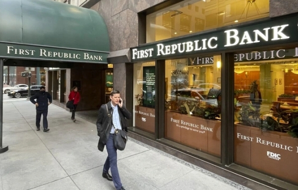 Khi nào 'domino' phá sản ngân hàng tại Mỹ mới dừng lại?