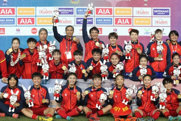 Thaco tặng đội tuyển bóng đá nữ Việt Nam 1 tỷ đồng sau khi giành HCV thứ 4 liên tiếp tại SEA Games 32