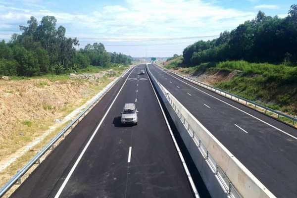 Bộ GTVT trả lời đề xuất mở rộng cao tốc Yên Bái – Lào Cai từ 2 làn lên 4 làn xe
