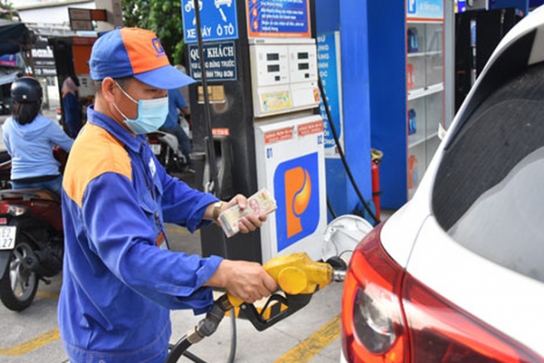 Giá xăng RON95 tăng lên mức hơn 24.500 đồng/lít, dầu diezen 0.05S giảm