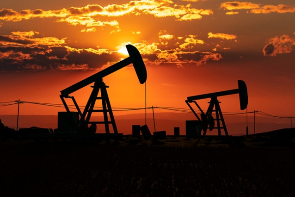 Giá dầu tăng vọt khi căng thẳng Trung Đông leo thang
