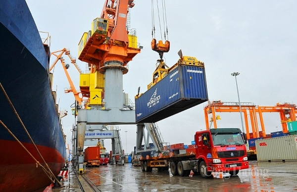 Xuất khẩu Việt Nam tiếp tục vượt qua khó khăn, xuất siêu đạt kỷ lục 26 tỷ USD