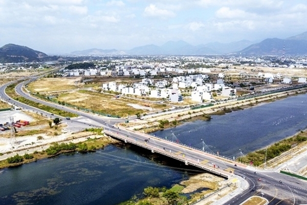 Tin bất động sản ngày 17/1: Kiểm tra trật tự xây dựng 9 dự án đô thị ở Nha Trang