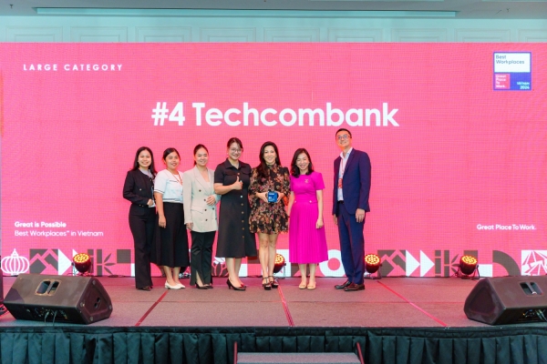 Techcombank tiếp tục lọt Top 4 Bảng xếp hạng Nơi làm việc tốt nhất Việt Nam