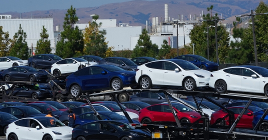 Hơn 125.000 ô tô điện Tesla bị triệu hồi do lỗi cảnh báo an toàn