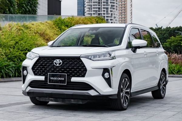 Giá xe Toyota Veloz Cross lăn bánh đầu tháng 7/2024 rẻ so kè Mitsubishi Xpander, hấp dẫn khách Việt