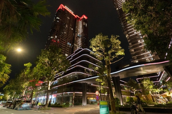 Signify thắp sáng mặt tiền Ecopark Hưng Yên về đêm