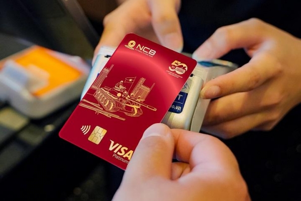 Giới trẻ tự hào sở hữu thẻ tín dụng NCB Visa Thống nhất, NCB tiếp tục phát huy lòng yêu nước vào sản phẩm mới