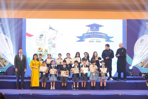 Lễ tổng kết năm học 2024 – 2025 của Victoria School: Ngày hội 'hạnh phúc' từ 17 cơ sở giáo dục