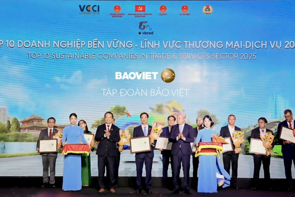 Tập đoàn Bảo Việt nhận danh hiệu Ngôi sao CSI, 10 năm liên tiếp  được vinh danh Top 10 Doanh nghiệp bền vững...