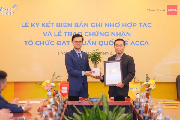 PVcomBank được trao chứng nhận Tổ chức đạt chuẩn Quốc tế ACCA