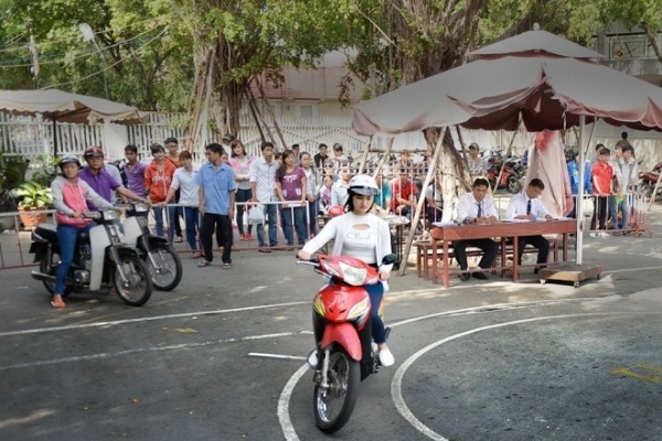 Người có bằng lái ô tô được miễn thi lý thuyết sát hạch xe máy