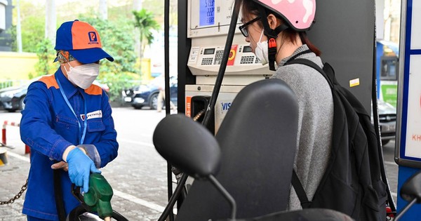 Giá xăng dầu đồng loạt giảm mạnh
