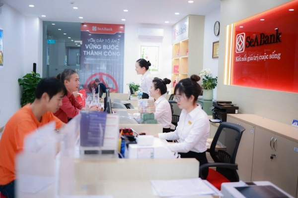 Tin tức ngân hàng nổi bật tuần qua: Techcombank triển khai dịch vụ đổi ngoại tệ trực tuyến