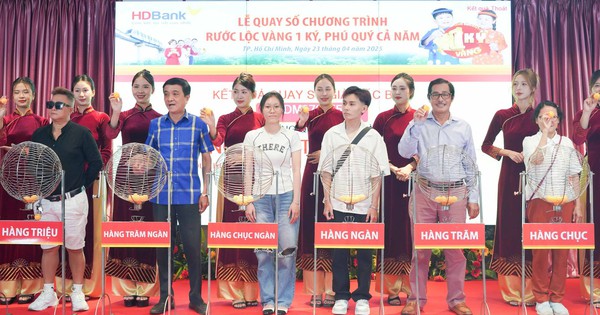 Trước thềm đại lễ 30/4, HDBank tìm ra chủ nhân 1 ký vàng SJC và 16 khách hàng trúng thưởng