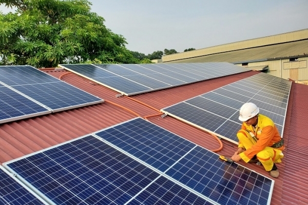 Hà Nội yêu cầu tận dụng tối đa điện mặt trời trong giờ cao điểm