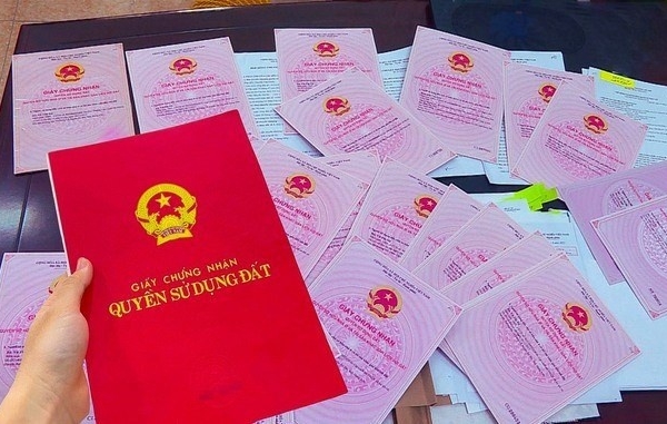 Điểm tin xây dựng - bất động sản ngày 16/5: Đề xuất giao cấp xã cấp sổ đỏ lần đầu, rút ngắn thủ tục đất...