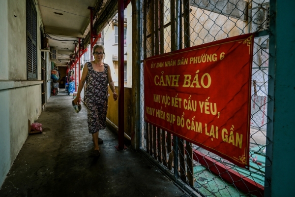 Sống bất an trong chung cư “chờ sập”