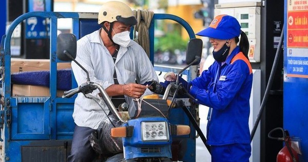 Giá xăng giảm về sát 19.500 đồng/lít