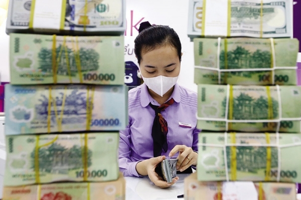 Điểm tin ngân hàng ngày 21/6: Loạt ngân hàng tăng tốc “bơm” tín dụng cho bất động sản