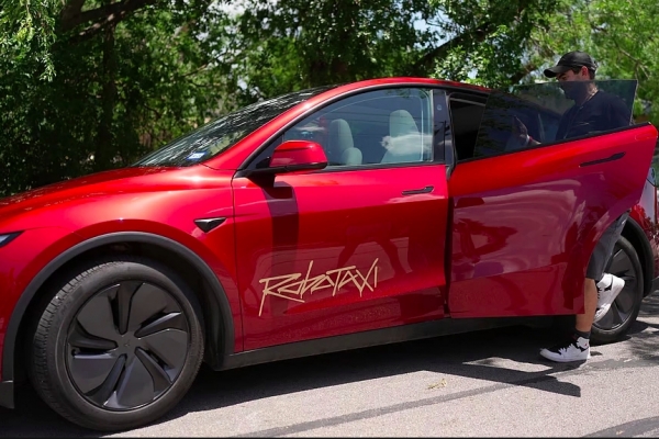 Robotaxi: Cuộc đua xe tự hành giữa Tesla và Volkswagen chính thức bắt đầu