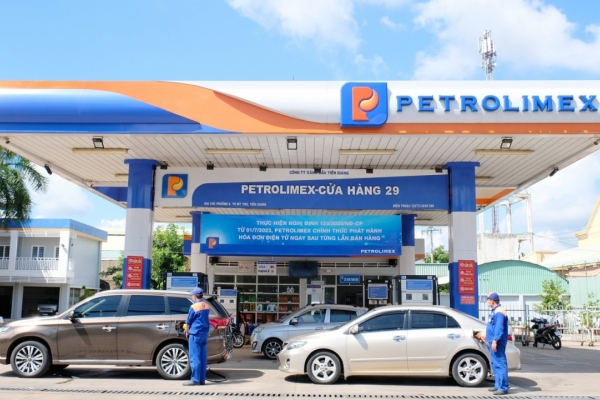 Petrolimex dẫn dắt thị trường xăng E10