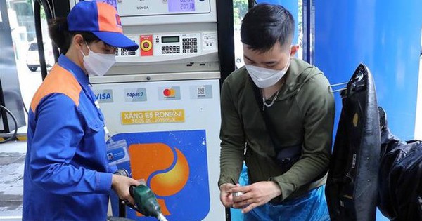 Giá xăng dầu tiếp tục đồng loạt tăng