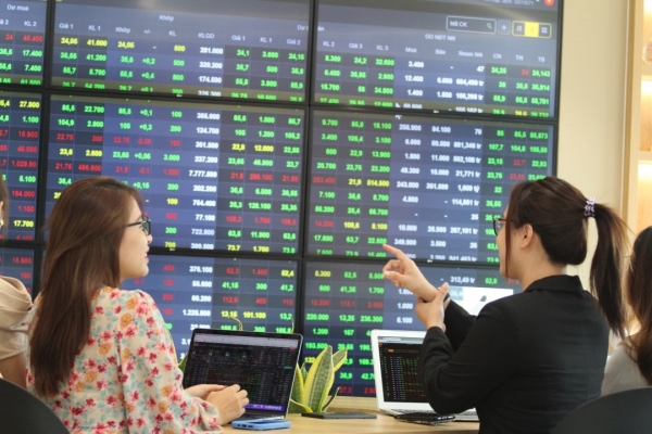 Chứng khoán tuần mới (từ 30/6 đến 4/7): Vượt đỉnh, chờ tin?