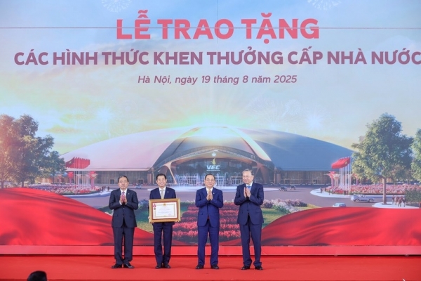 Vingroup vinh dự nhận Huân chương Lao động hạng Nhất