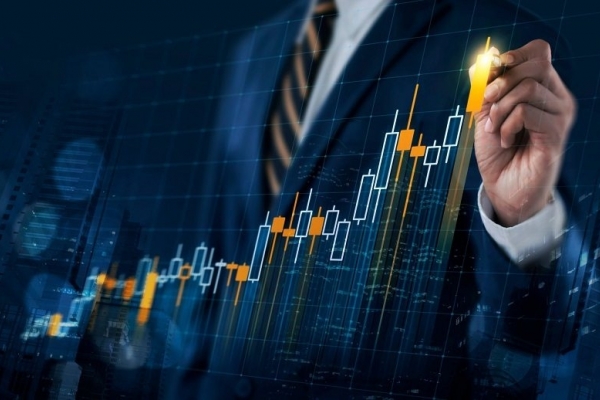 Thị trường chứng khoán ngày 21/8: Cổ phiếu ngân hàng bùng nổ, VN-Index tiến sát mốc lịch sử 1.700 điểm