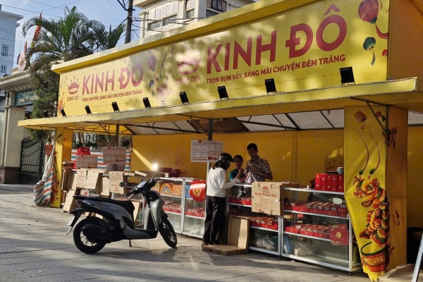 Nhiều chương trình khuyến mại, bánh Trung thu vẫn 'ế'
