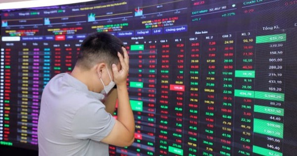 VN-Index lao dốc 95 điểm trong một ngày: Nguyên nhân nào gây nên 'cơn bão đỏ' ngày 20/10?