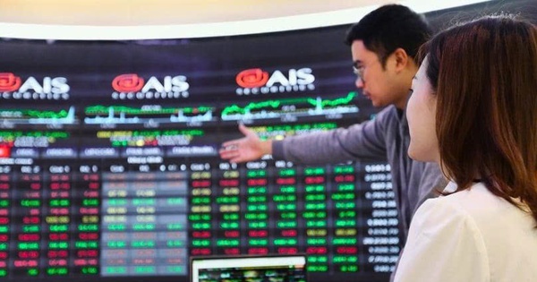 Dòng tiền rút, nhóm cổ phiếu nào “cứu” VN-Index thoát đỏ?