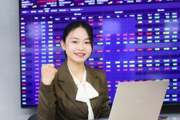 Nhận định thị trường chứng khoán ngày 3/12: Ưu tiên nắm giữ cổ phiếu hồi phục mạnh