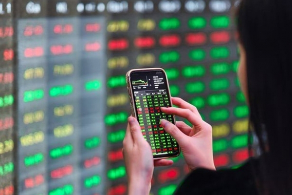 VN-Index lập chuỗi 7 phiên tăng liên tiếp, nhóm cổ phiếu nào tiếp đà dẫn dắt?