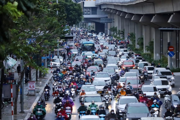 Hà Nội đẩy mạnh lộ trình 'cấm xe xăng': Ông lớn nào sẽ thắng lớn trong sân chơi điện hóa phương tiện?