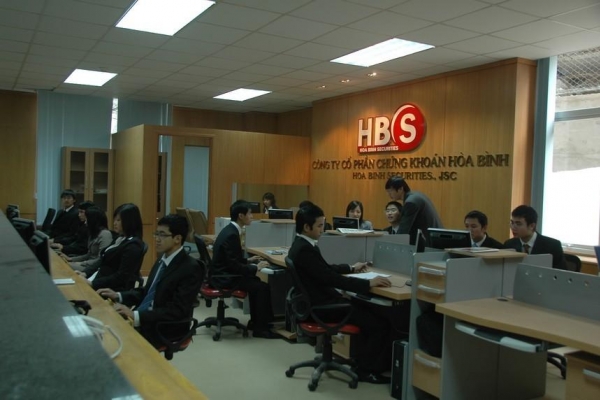 Cổ phiếu HBS của Chứng khoán Hòa Bình chính thức vào diện bị kiểm soát