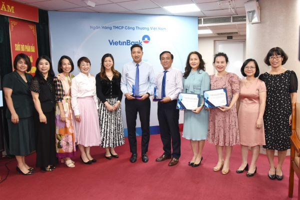 VietinBank đón nhận 2 giải thưởng do JPMorgan trao tặng