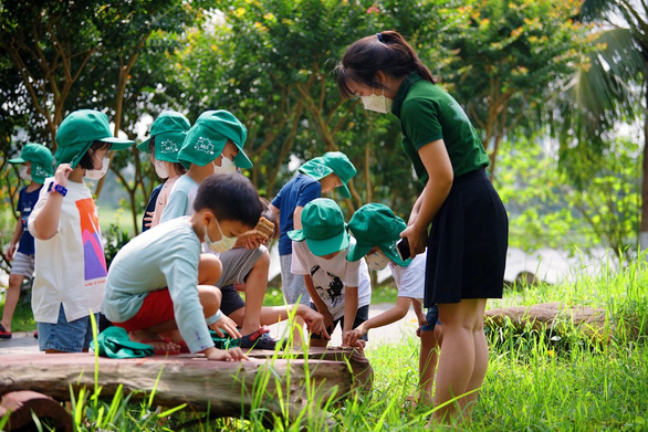 Trẻ em vui Quốc tế thiếu nhi ở đô thị triệu cây xanh