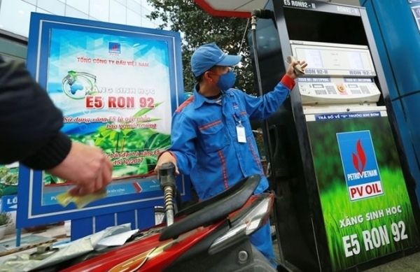 Giá xăng dầu tăng giảm trái chiều vào đầu quý II/2023
