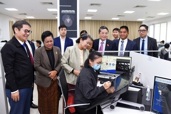 Phó Thủ tướng Campuchia thăm và làm việc tại THACO Chu La