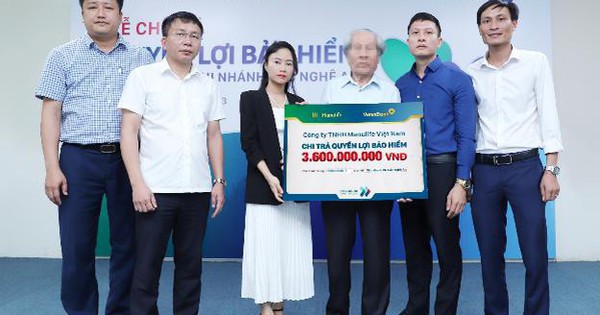 Manulife Việt Nam chi trả 3,6 tỷ đồng quyền lợi bảo hiểm cho khách hàng ở Nghệ An