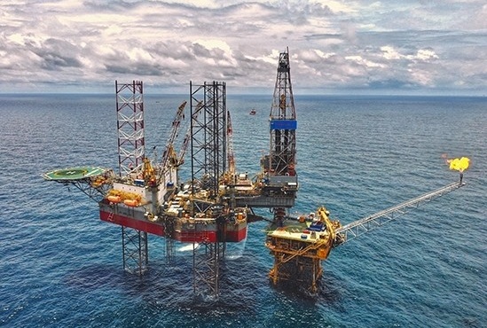 Giá dầu hôm nay 24/7 sẵn sàng cho tuần tăng tiếp theo