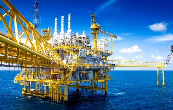 Giá xăng dầu hôm nay (24/10): Xăng dầu trong nước tăng, dầu thô thế giới giảm