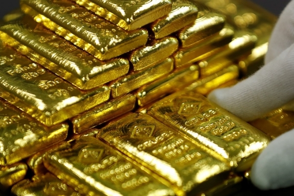 Giá vàng thế giới giảm, trong nước giữ ở mức cao