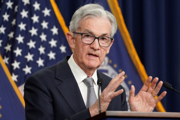 Chứng khoán Mỹ sụt giảm sau khi Chủ tịch Fed kêu gọi sự kiên nhẫn trong việc cắt giảm lãi suất